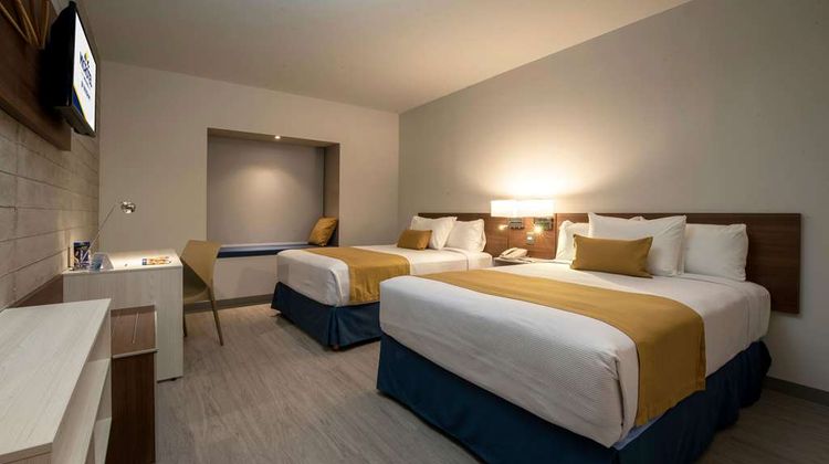 Microtel Inn & Suites Irapuato Room