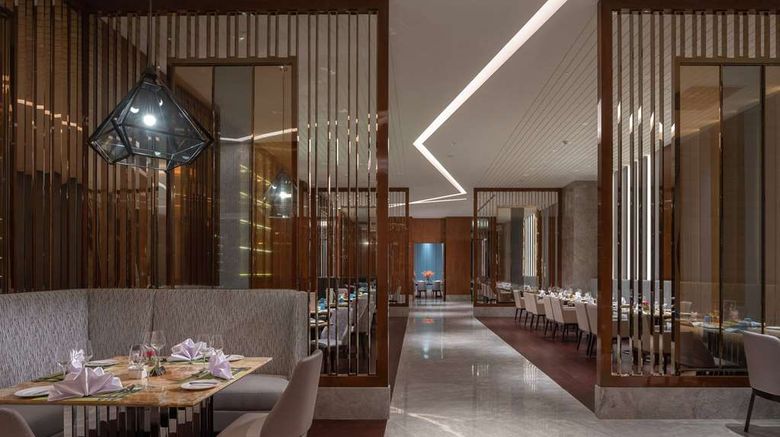 <b>Wyndham Grand Plaza Royale Eve Restaurant</b>. Images powered by <a href="https://iceportal.shijigroup.com/" title="IcePortal" target="_blank">IcePortal</a>.