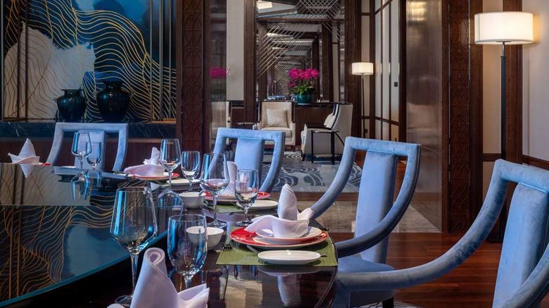 <b>Wyndham Grand Plaza Royale Eve Restaurant</b>. Images powered by <a href="https://iceportal.shijigroup.com/" title="IcePortal" target="_blank">IcePortal</a>.