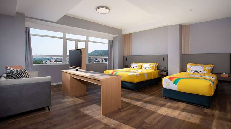 <b>Ramada Encore Qingdao Shinan Room</b>. Images powered by <a href="https://iceportal.shijigroup.com/" title="IcePortal" target="_blank">IcePortal</a>.