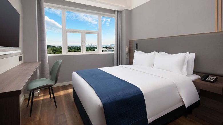 <b>Ramada Encore Qingdao Shinan Room</b>. Images powered by <a href="https://iceportal.shijigroup.com/" title="IcePortal" target="_blank">IcePortal</a>.