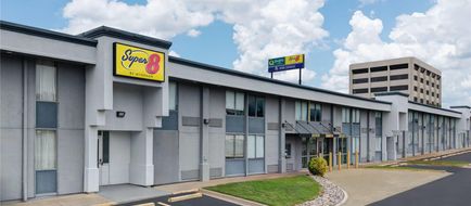 Super 8 Ft Worth Entertainment District Exterior