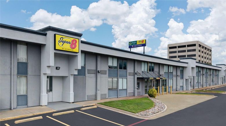 <b>Super 8 Ft Worth Entertainment District Exterior</b>. Images powered by <a href="https://iceportal.shijigroup.com/" title="IcePortal" target="_blank">IcePortal</a>.