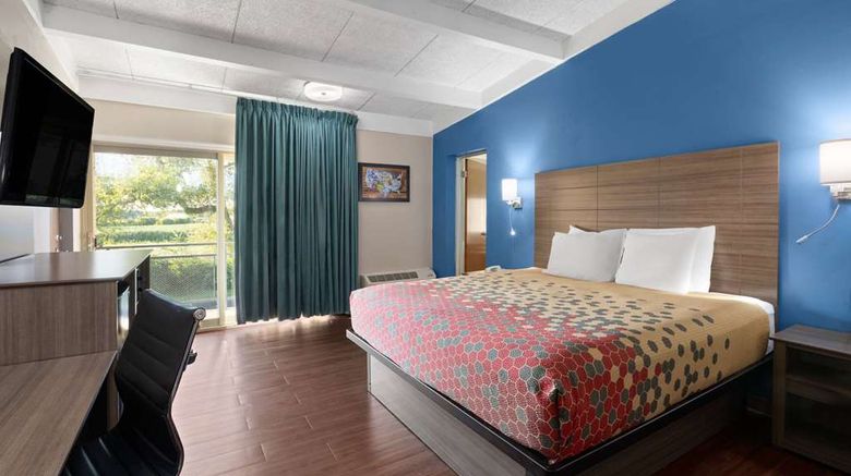<b>Baymont by Wyndham Bay City Suite</b>. Images powered by <a href="https://iceportal.shijigroup.com/" title="IcePortal" target="_blank">IcePortal</a>.