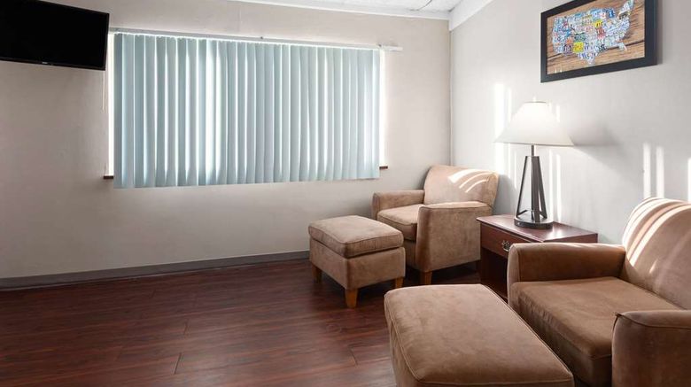 <b>Baymont by Wyndham Bay City Suite</b>. Images powered by <a href="https://iceportal.shijigroup.com/" title="IcePortal" target="_blank">IcePortal</a>.