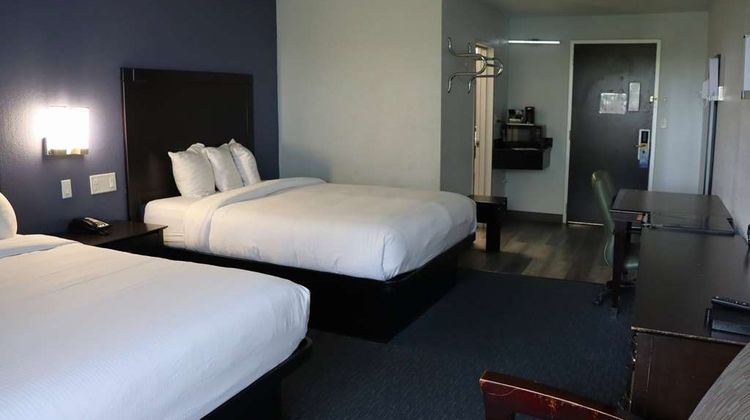 Travelodge by Wyndham Milwaukee Room