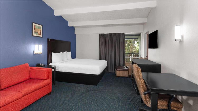 Travelodge by Wyndham Milwaukee Suite