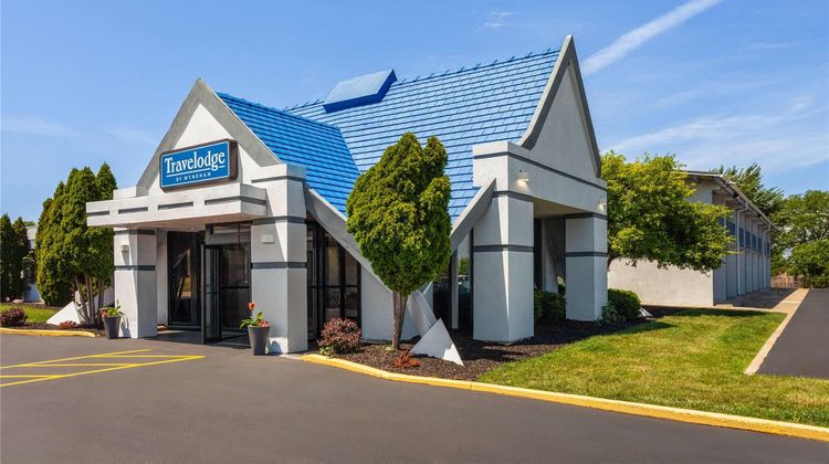 Travelodge by Wyndham Milwaukee Exterior