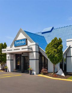 Travelodge by Wyndham Milwaukee