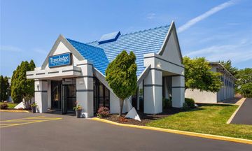Travelodge by Wyndham Milwaukee