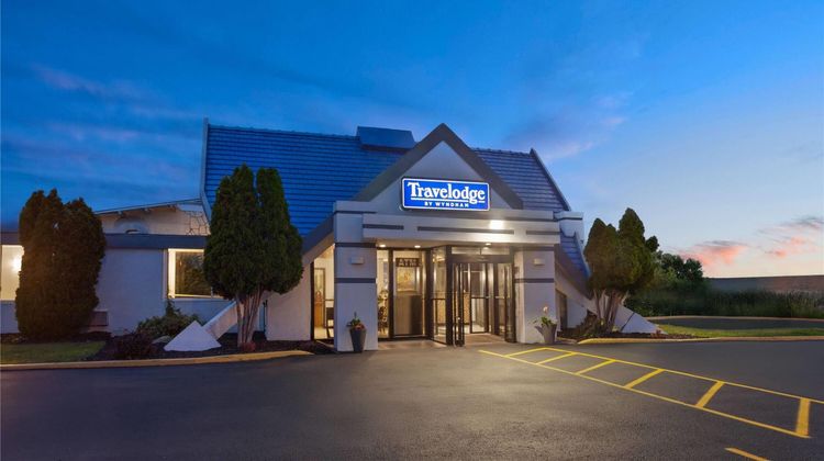 Travelodge by Wyndham Milwaukee Exterior