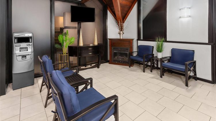 Travelodge by Wyndham Milwaukee Lobby