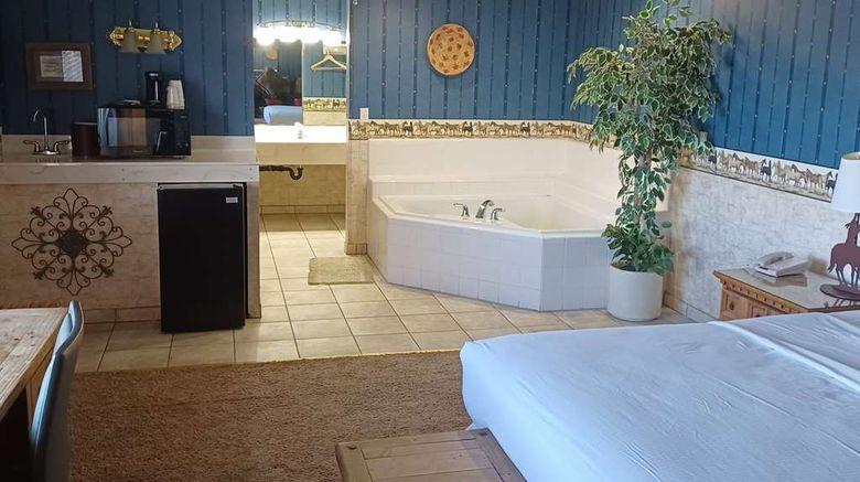 <b>Howard Johnson by Wyndham Springerville Suite</b>. Images powered by <a href="https://iceportal.shijigroup.com/" title="IcePortal" target="_blank">IcePortal</a>.