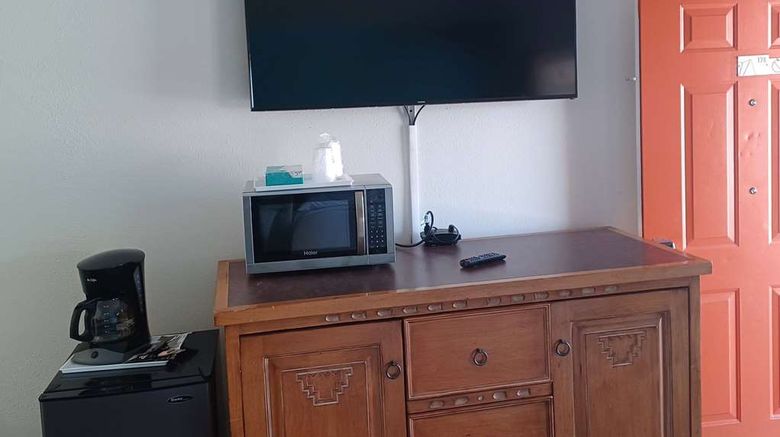 <b>Howard Johnson by Wyndham Springerville Room</b>. Images powered by <a href="https://iceportal.shijigroup.com/" title="IcePortal" target="_blank">IcePortal</a>.