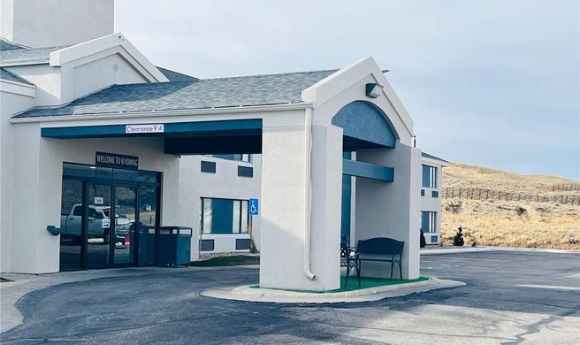 AmericInn by Wyndham Rawlins Exterior