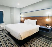 AmericInn by Wyndham Rawlins Room