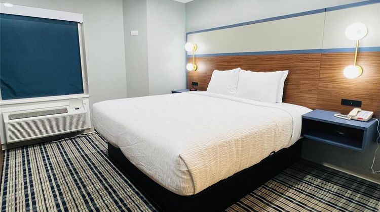 AmericInn by Wyndham Rawlins Room