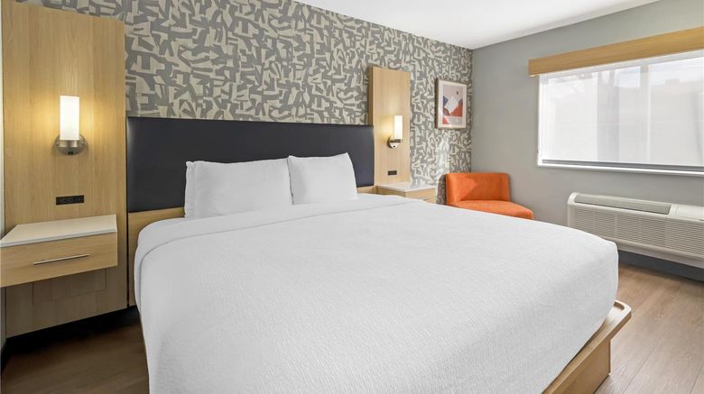 <b>Best Western Montrose Inn Room</b>. Images powered by <a href="https://iceportal.shijigroup.com/" title="IcePortal" target="_blank">IcePortal</a>.