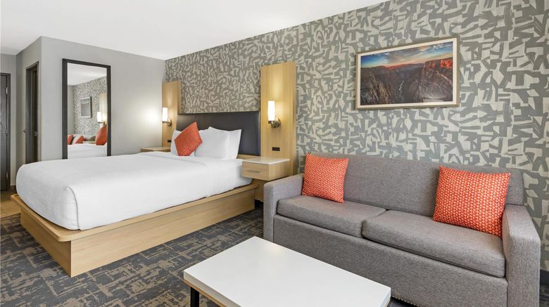 <b>Best Western Montrose Inn Room</b>. Images powered by <a href="https://iceportal.shijigroup.com/" title="IcePortal" target="_blank">IcePortal</a>.