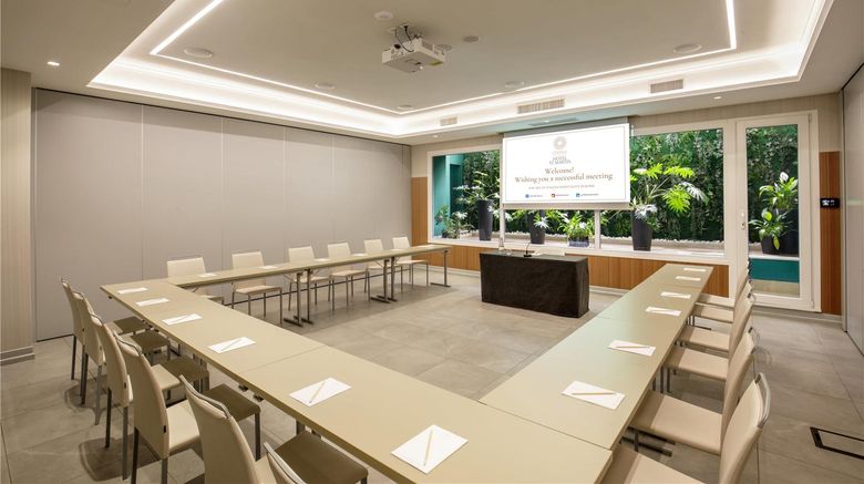 <b>St Martin Hotel Meeting</b>. Images powered by <a href="https://iceportal.shijigroup.com/" title="IcePortal" target="_blank">IcePortal</a>.