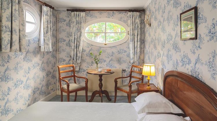 Hotel des Grandes Ecoles Room