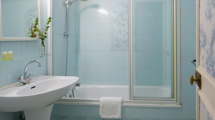 Hotel des Grandes Ecoles Room