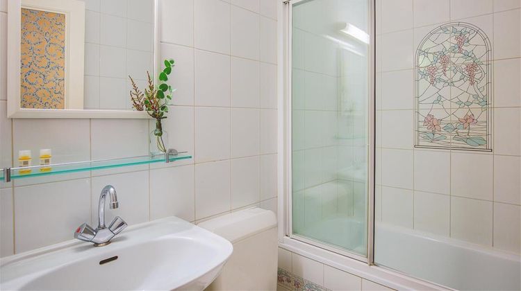 Hotel des Grandes Ecoles Room