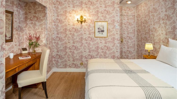 Hotel des Grandes Ecoles Room