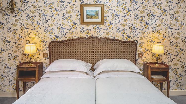 Hotel des Grandes Ecoles Room