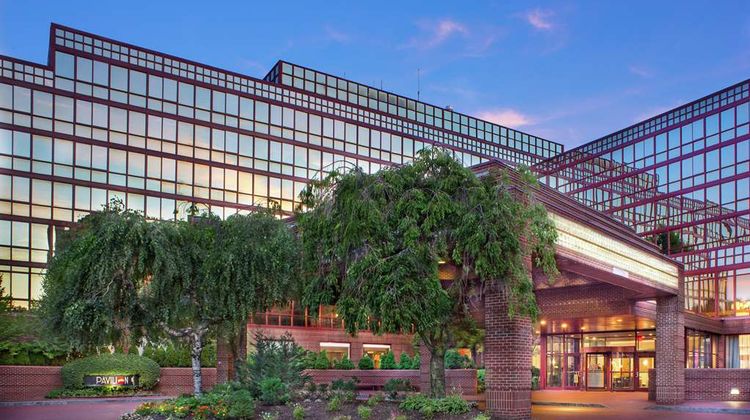 DoubleTree by Hilton New York LaGuardia Exterior
