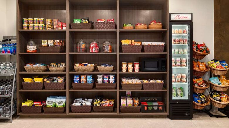 <b>DoubleTree by Hilton New York LaGuardia Restaurant</b>. Images powered by <a href="https://iceportal.shijigroup.com/" title="IcePortal" target="_blank">IcePortal</a>.