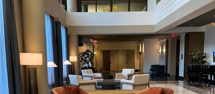 DoubleTree by Hilton New York LaGuardia Lobby