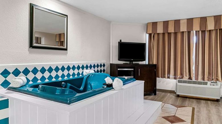<b>Rodeway Inn and Suites Saginaw Suite</b>. Images powered by <a href="https://iceportal.shijigroup.com/" title="IcePortal" target="_blank">IcePortal</a>.