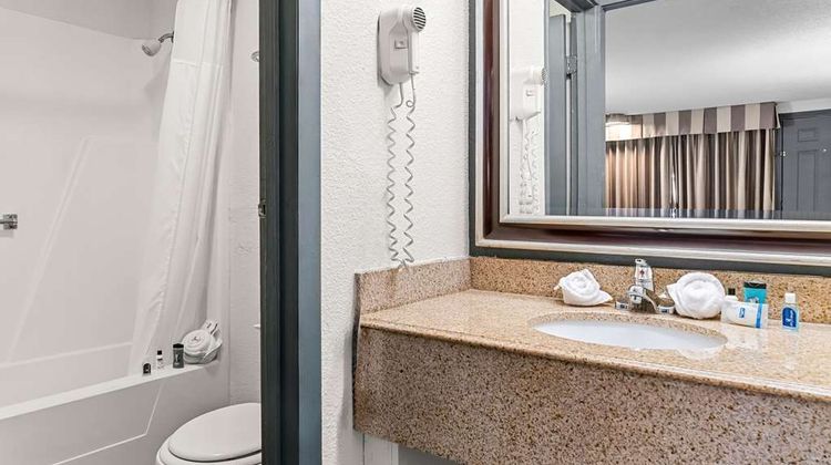 Rodeway Inn and Suites Saginaw Room