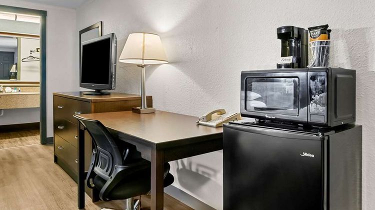 Rodeway Inn and Suites Saginaw Room