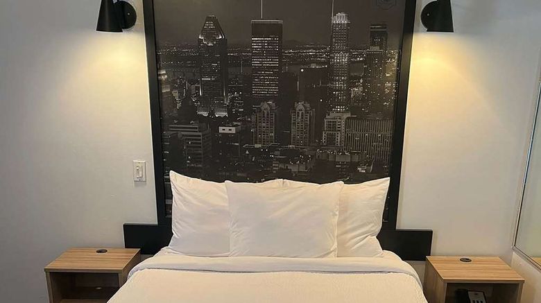<b>Super 8 by Wyndham Montreal Room</b>. Images powered by <a href="https://iceportal.shijigroup.com/" title="IcePortal" target="_blank">IcePortal</a>.