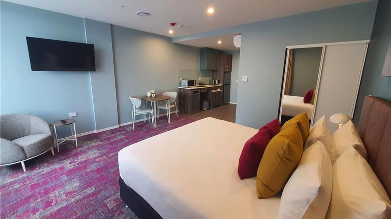 <b>La Quinta by Wyndham Parnell Room</b>. Images powered by <a href="https://iceportal.shijigroup.com/" title="IcePortal" target="_blank">IcePortal</a>.