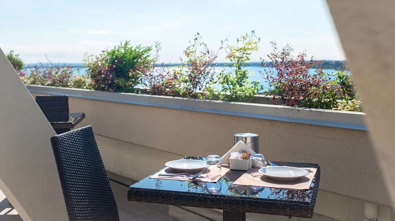 <b>Bonotto Hotel Desenzano del Garda Restaurant</b>. Images powered by <a href="https://iceportal.shijigroup.com/" title="IcePortal" target="_blank">IcePortal</a>.
