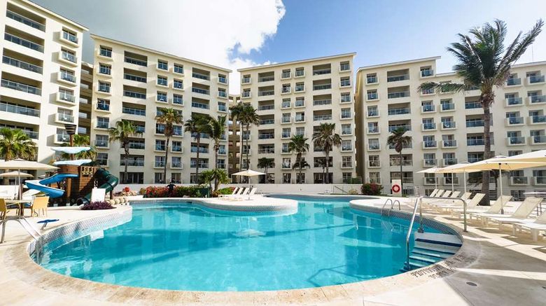 <b>Emporio Cancun Pool</b>. Images powered by <a href="https://iceportal.shijigroup.com/" title="IcePortal" target="_blank">IcePortal</a>.