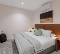 Punthill Apartment Hotels Sunshine Room