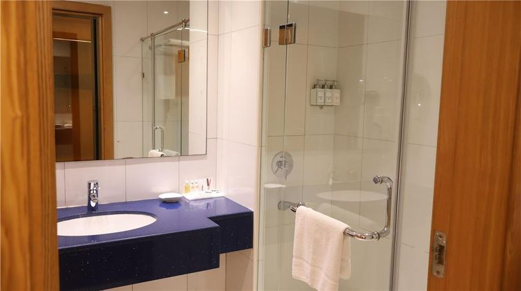 Golden Tulip Muscat Room