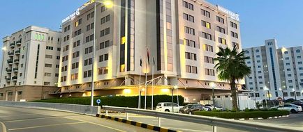 Golden Tulip Muscat Exterior