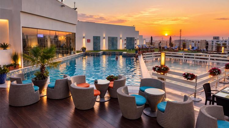 Golden Tulip Muscat Pool