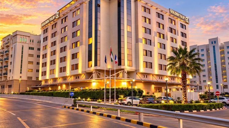 Golden Tulip Muscat Exterior