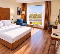 Golden Tulip Muscat Room