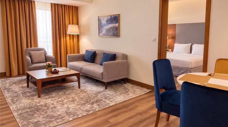Golden Tulip Muscat Suite