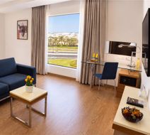 Golden Tulip Muscat Room
