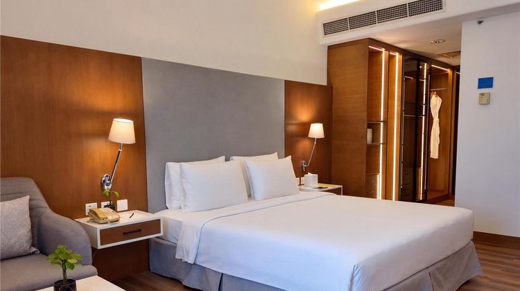 Golden Tulip Muscat Suite