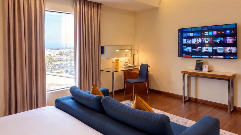 <b>Golden Tulip Muscat Room</b>. Images powered by <a href="https://iceportal.shijigroup.com/" title="IcePortal" target="_blank">IcePortal</a>.