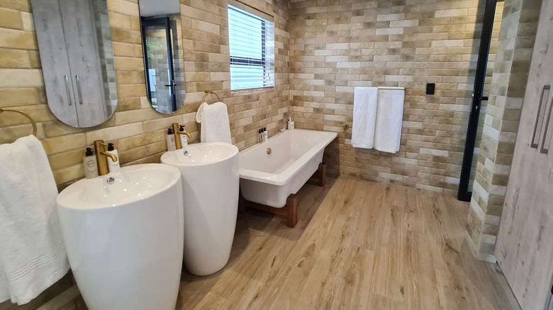 <b>MINT Hotel 84 on Katherine Room</b>. Images powered by <a href="https://iceportal.shijigroup.com/" title="IcePortal" target="_blank">IcePortal</a>.